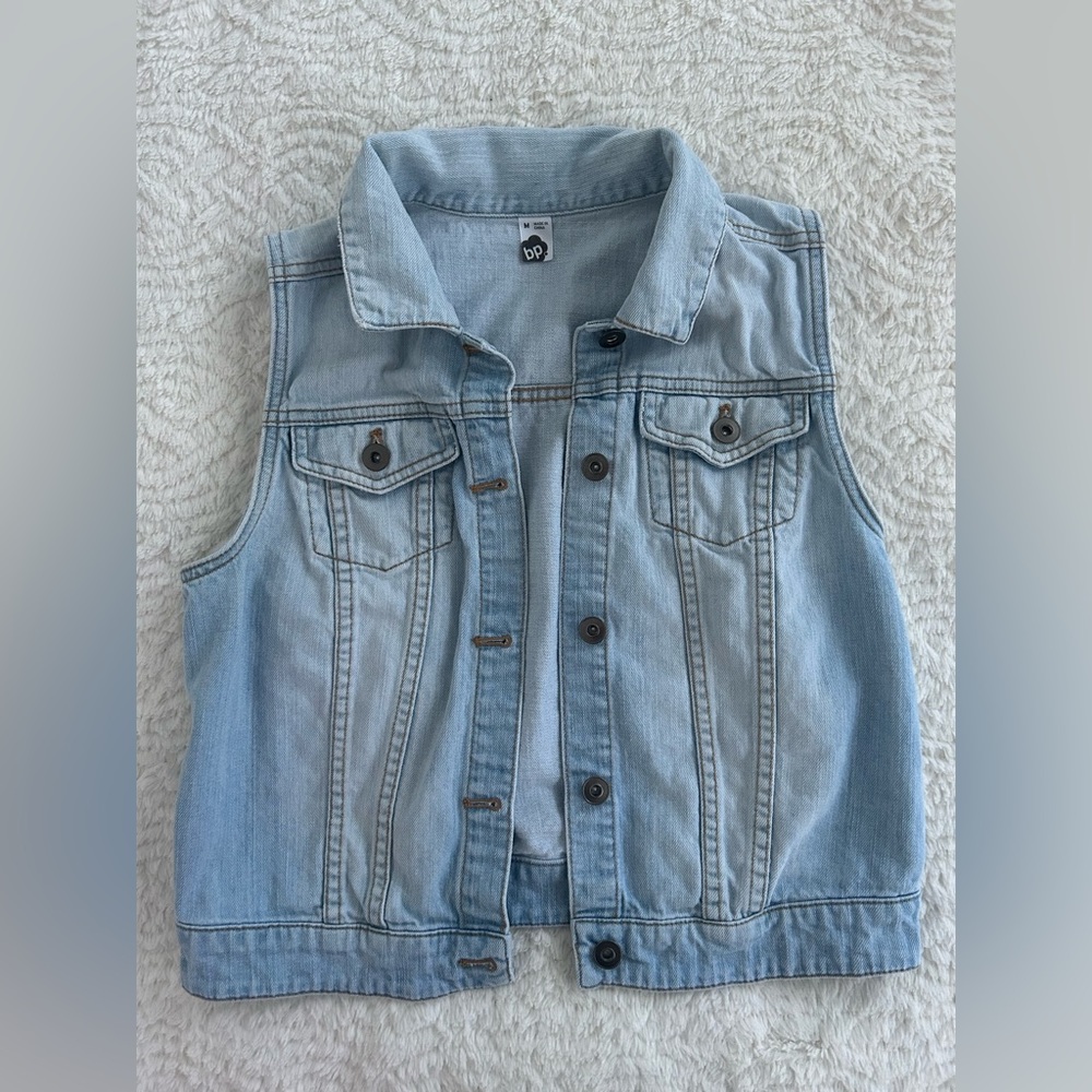 Women’s vest. Size medium but runs small.